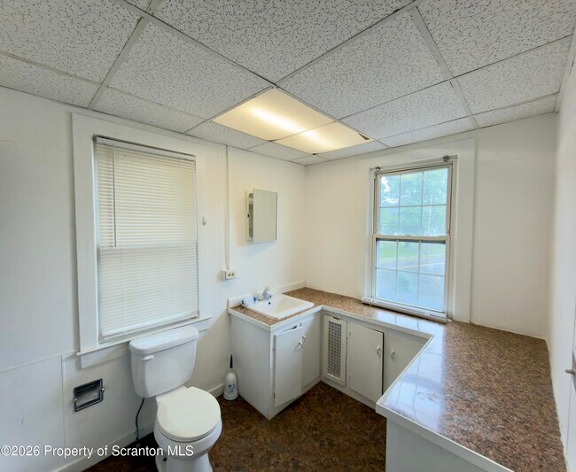 Building Photo - 536 Moosic Rd