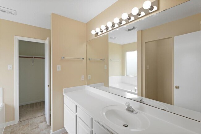 Building Photo - 12206 Innisfall Cir