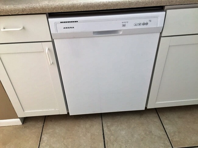 Building Photo - Available NOW! Adorable 2/2 located off of Curry Ford Rd @ Dockside at Ventura Condos w/ awesome ...