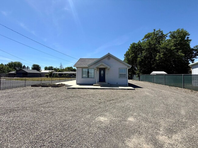 Building Photo - Charming 2-Bedroom Home with Patio, Storage & Plenty of Parking
