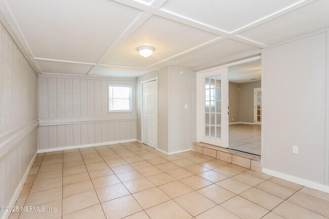 Building Photo - 5023 Donnybrook Ave