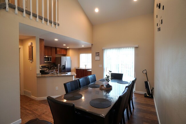 Building Photo - 7980 Camfield Cir