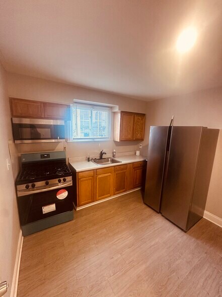 Building Photo - 3329 Ingleside Ave