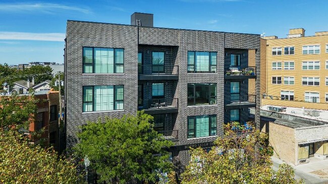 Building Photo - 2024 W Irving Park Rd