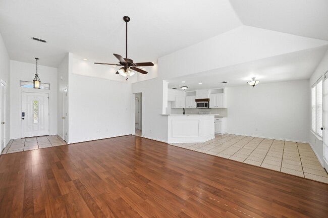 Building Photo - 1303 Cochise Trail