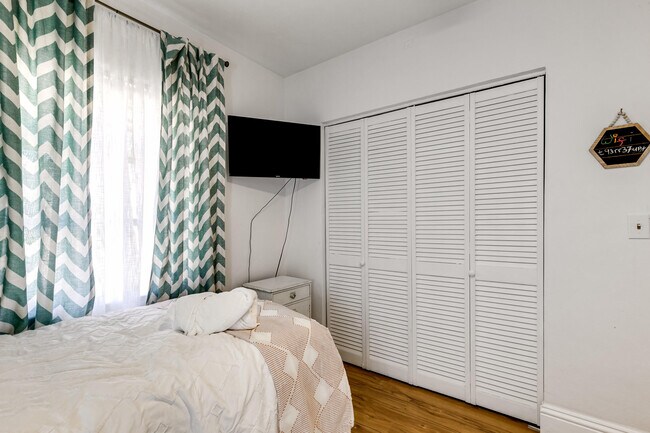 Building Photo - 609 S Arnold Ave