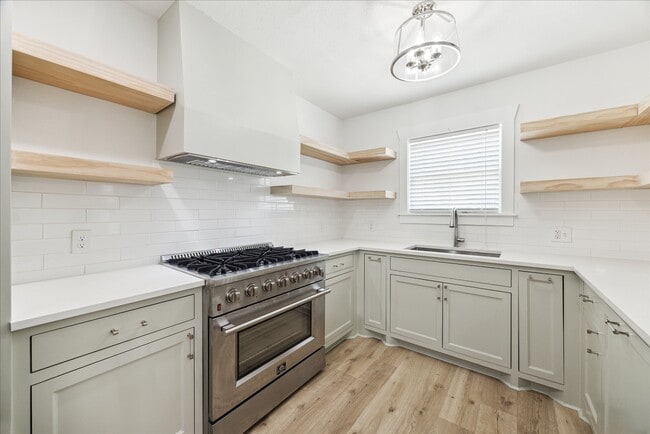 Building Photo - 1419 Laird St