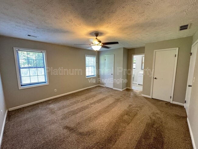 Building Photo - 4096 Springlake Cir