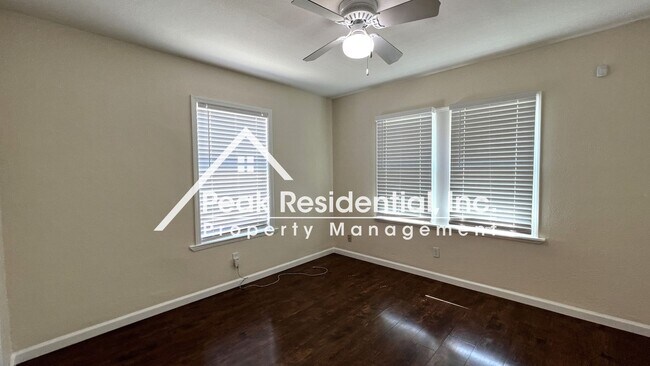 Building Photo - Very Nice 3bd/1ba House with 2 Car Garage