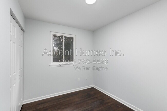 Building Photo - 8613 Kenilworth Dr