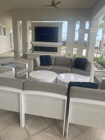 Building Photo - 8610 Backshore Ln