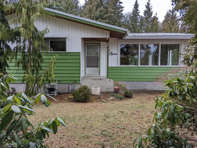 Building Photo - 2575 Yew Street Rd