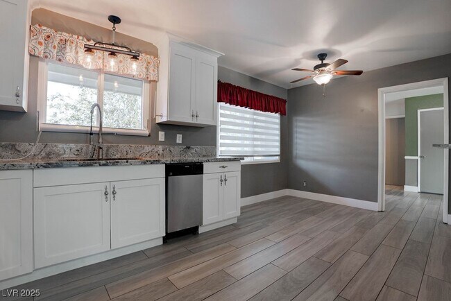 Building Photo - 908 Bonita Ave