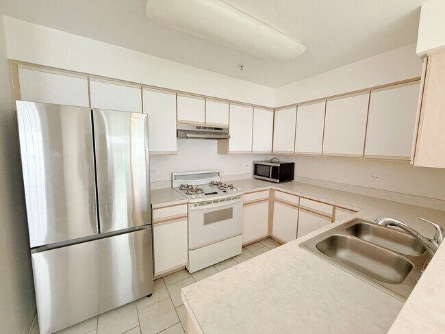 Building Photo - 2554 Dickens Dr