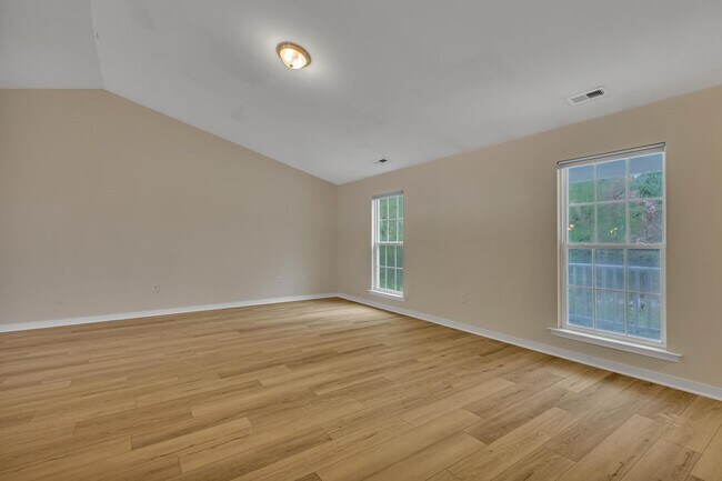 Building Photo - Charming 3-Bedroom Home on Large Acreage L...