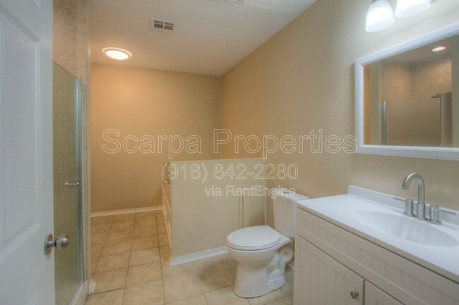 Building Photo - 230 E Zion St