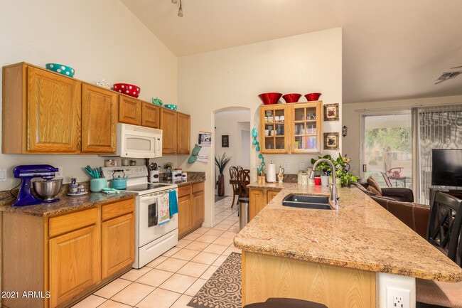 Building Photo - 542 S Cholla St
