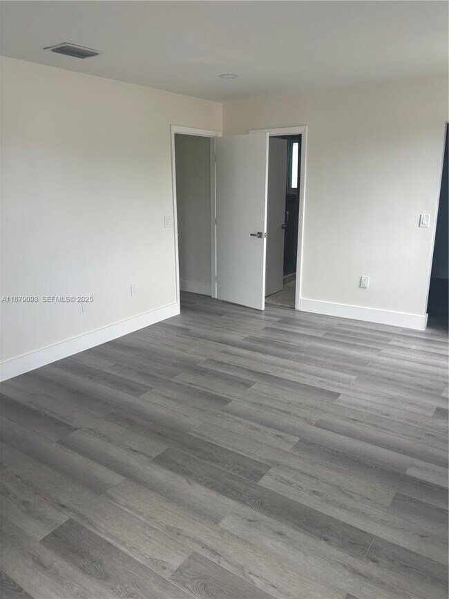 Building Photo - 9435 SW 144th Ct