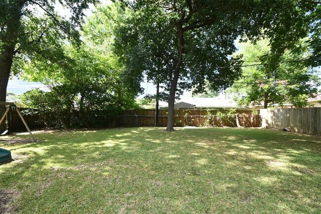 Building Photo - 5535 Berry Creek Dr