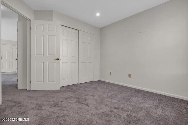 Building Photo - 25 Jockey Ln