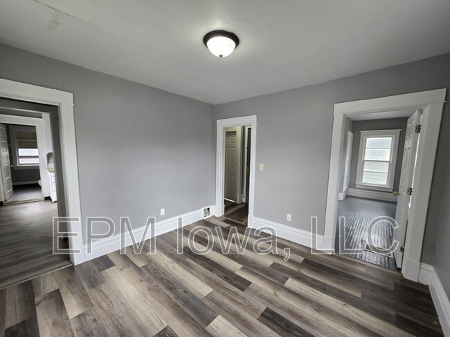 Primary Photo - 914 W 2nd St