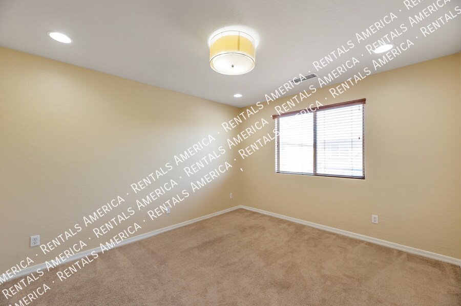 Building Photo - 15813 N Dante Dr