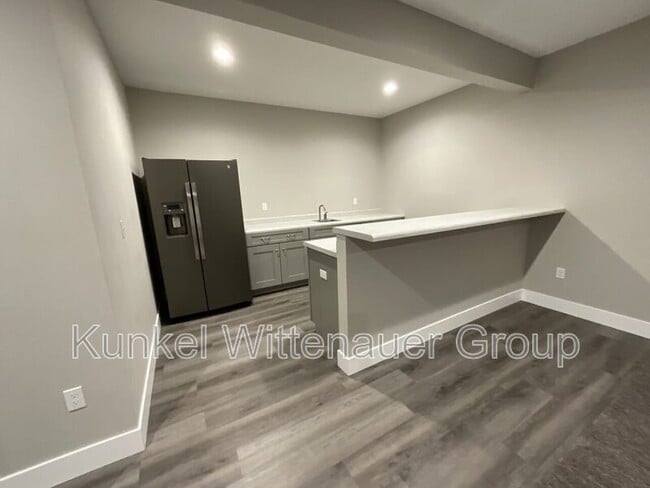 Building Photo - 1212 Hickory Point Dr