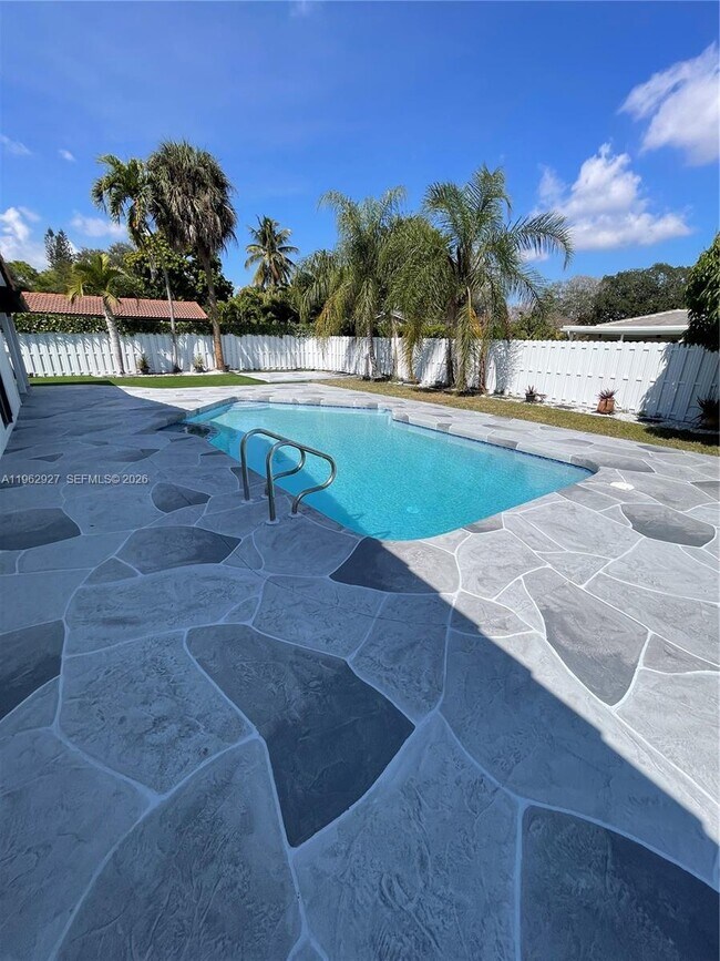 Building Photo - 8275 Shadow Wood Blvd