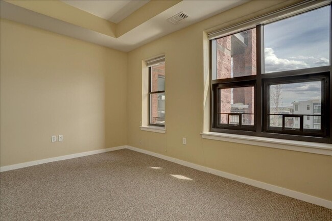 Building Photo - 4520 Broadway