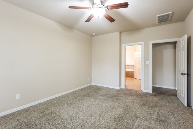 Building Photo - Charming Home In Gated Community