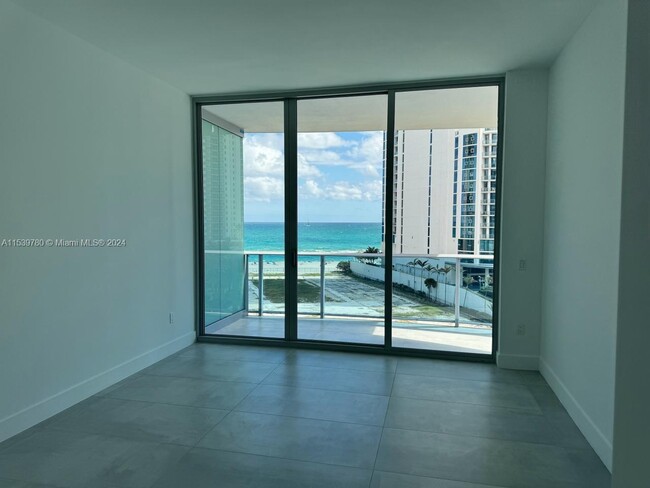 Building Photo - 17550 Collins Ave