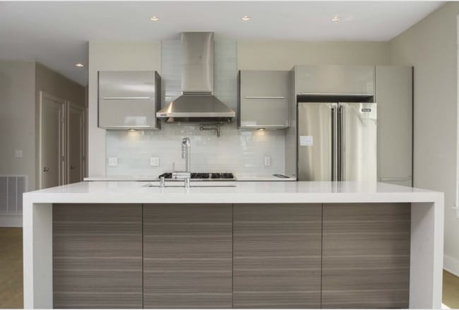 Building Photo - Luxurious High End City-Side 2BR/2Bath wit...