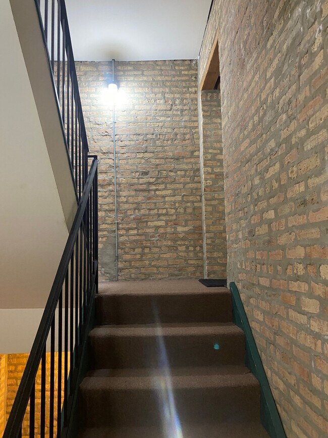 Building Photo - 6424 S Woodlawn Ave