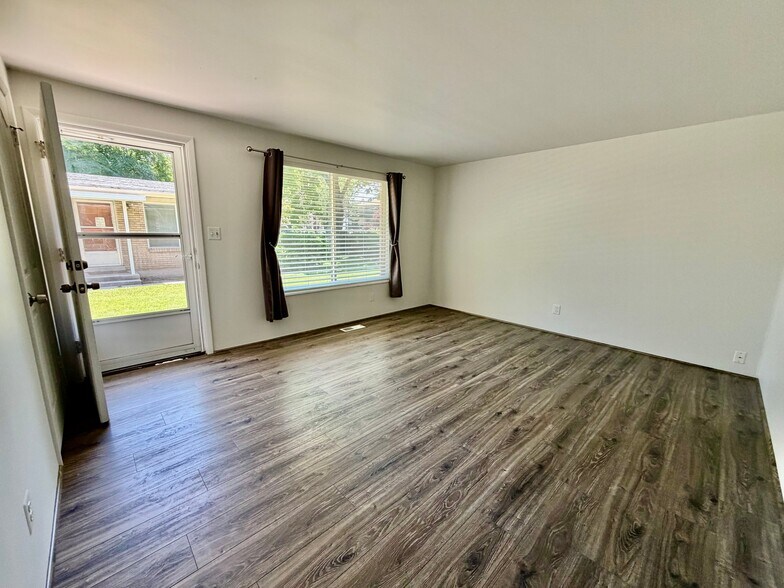 Building Photo - 3971 S 400 E