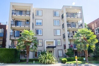 Building Photo - 626 4th Ave W