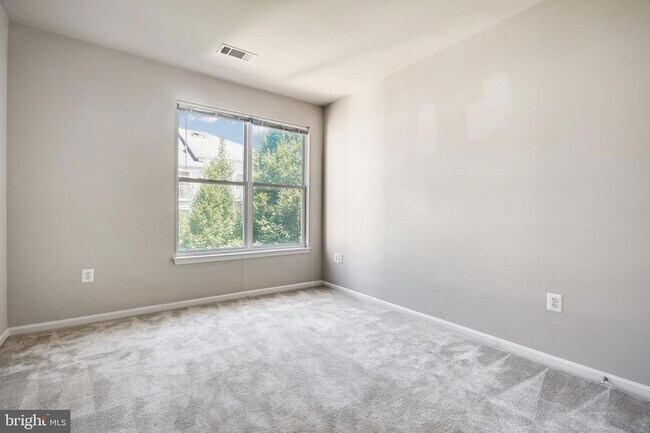 Building Photo - 2765 Centerboro Dr