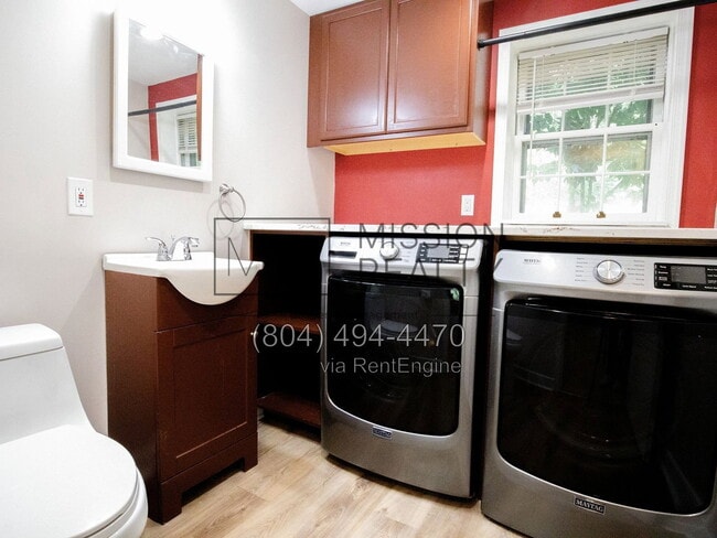 Building Photo - 325 Fairwood Dr