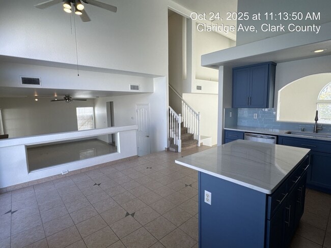 Building Photo - Tri-Level Home with Pool & Spa in Henderso...