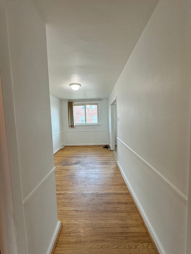 Dining room 1 - 205 W Colonial St