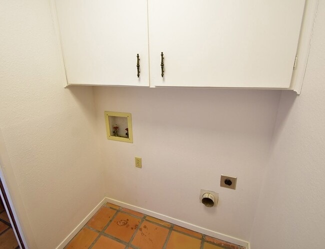 Building Photo - 800 N Cockrell St