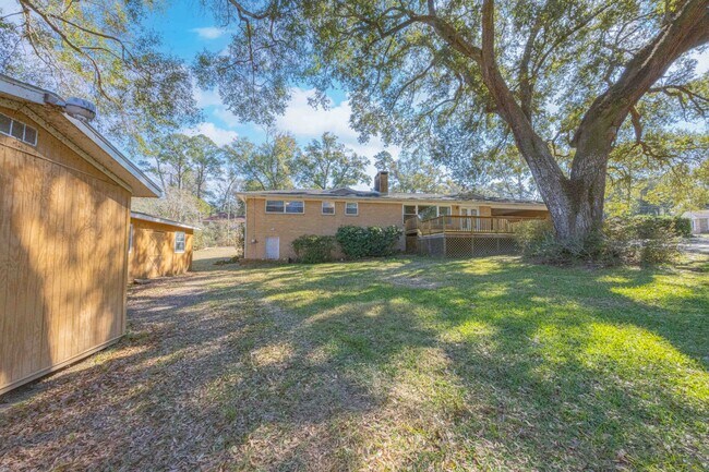 Building Photo - 202 Confederate Dr N