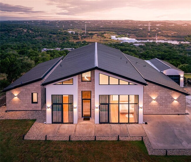 Building Photo - 2714 Lakehurst Rd