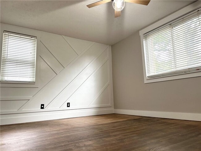 Building Photo - 1179 Lynmoor Dr NE