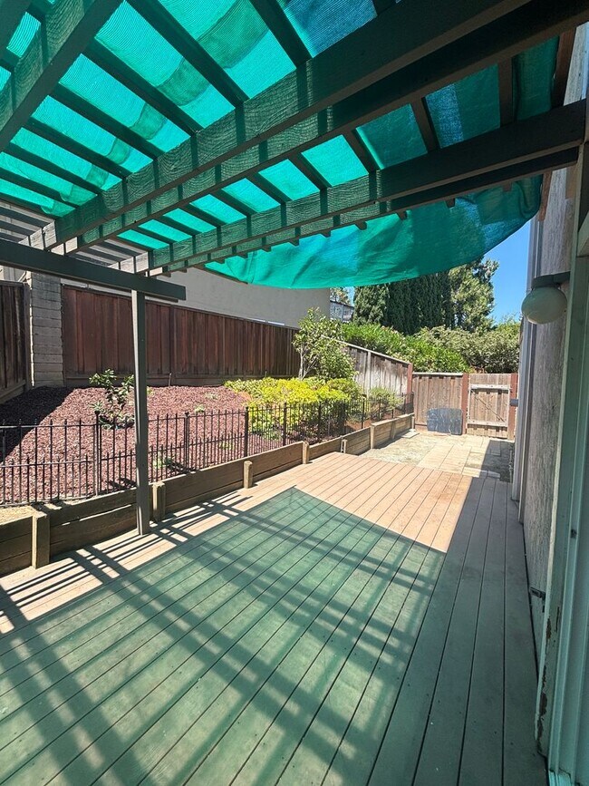 Building Photo - Completely Remodeled 3-Bedroom Beauty in P...