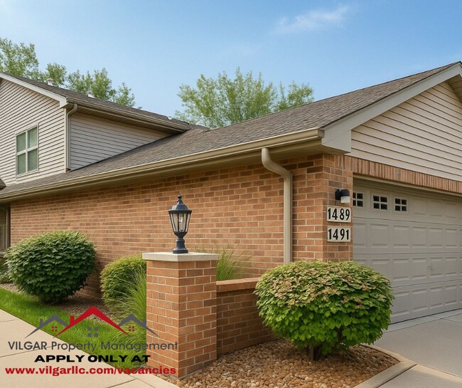 Building Photo - WOW Factor! 2BR/2BA Gem w/ Quartz Counters...