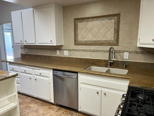 Building Photo - Spacious Single-Story 6-bed 3-bath Oasis with Private Pool and Spa in Spring Valley