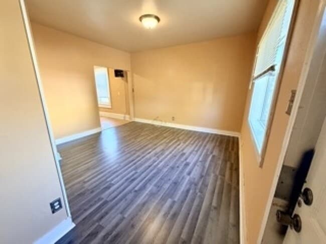 Building Photo - 817 Christiana St