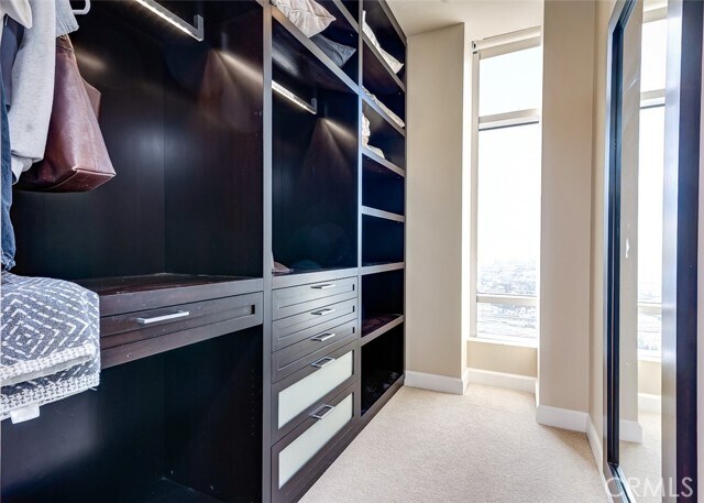 Building Photo - 900 W Olympic Blvd