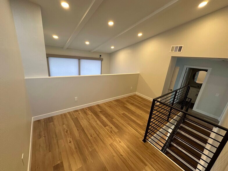 Building Photo - 1043 Santa Helena Park Ct