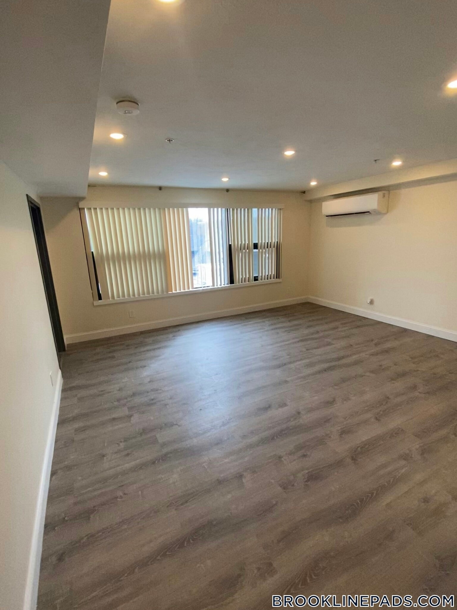 Building Photo - 1028a Commonwealth Ave